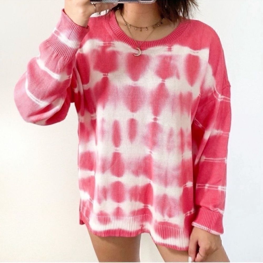 Design History Tye Dye Red & White
Sweater(Size Medium)